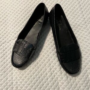 Like new- Women’s Cole Haan loafers